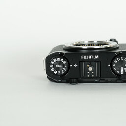 FUJIFILM X-M5