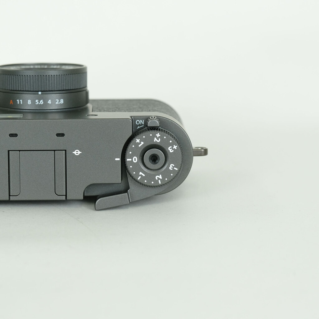 FUJIFILM X half X-HF1