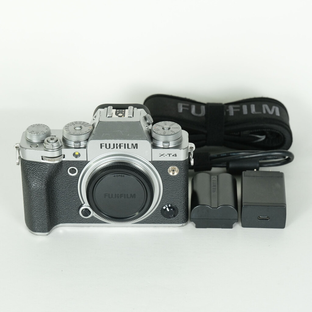 FUJIFILM X-T4 [�{�f�B �V���o�[]