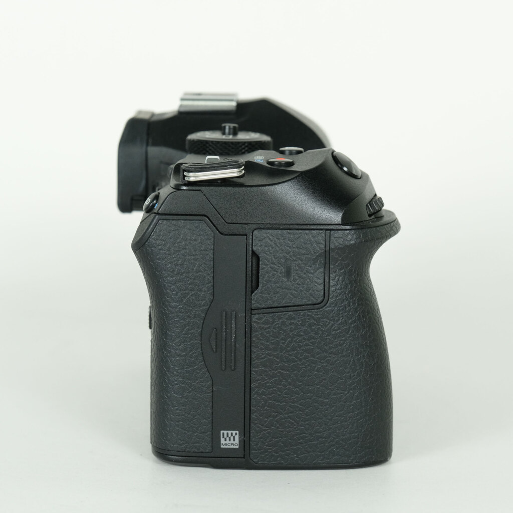 OM SYSTEM OM-1 Mark II [�{�f�B]