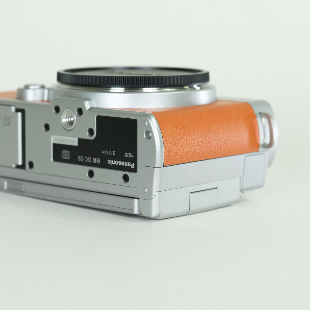 Panasonic LUMIX DC-S9 Panasonic LUMIX DC-S9