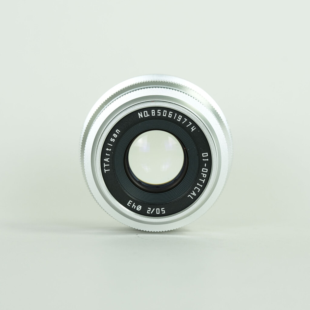 銘匠光学 TTArtisan 50mm F2 (キヤノンRF用) シルバー