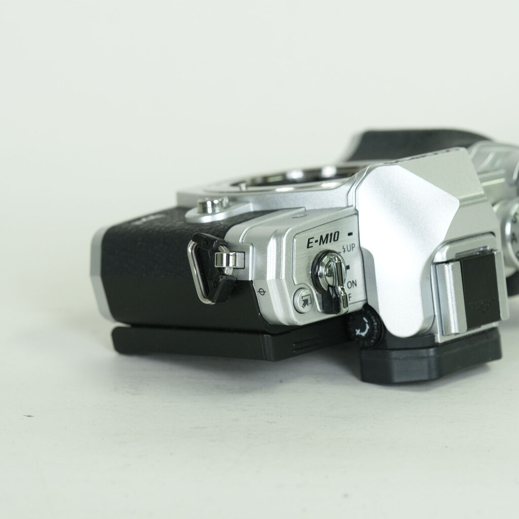 OLYMPUS OM-D E-M10 Mark IV