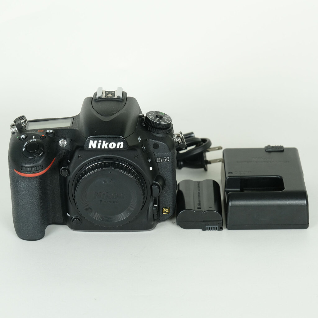 Nikon D750 [�{�f�B]