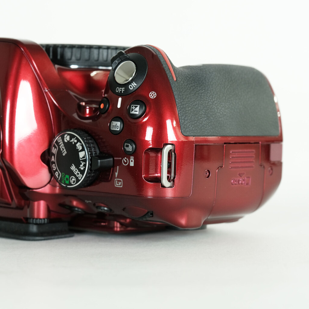Nikon D5200 ボディ レッド Nikon D5200 ボディ レッド