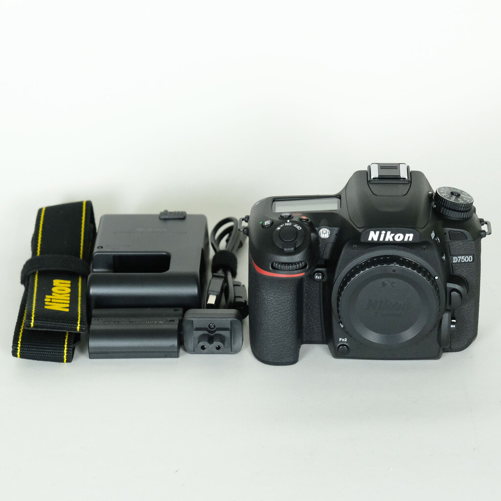 Nikon D7500