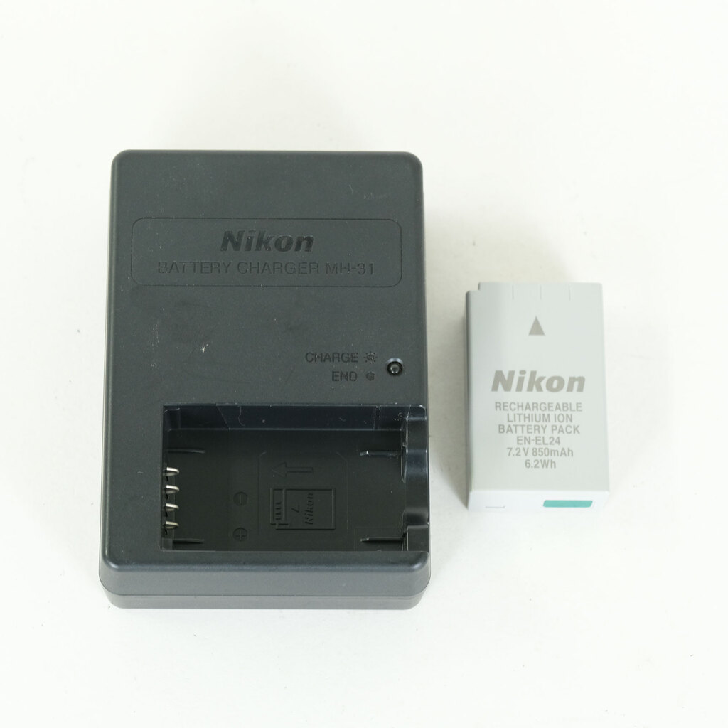 Nikon Nikon1 J5 標準パワーズームレンズキット シルバー Nikon Nikon1 J5 標準パワーズームレンズキット シルバー
