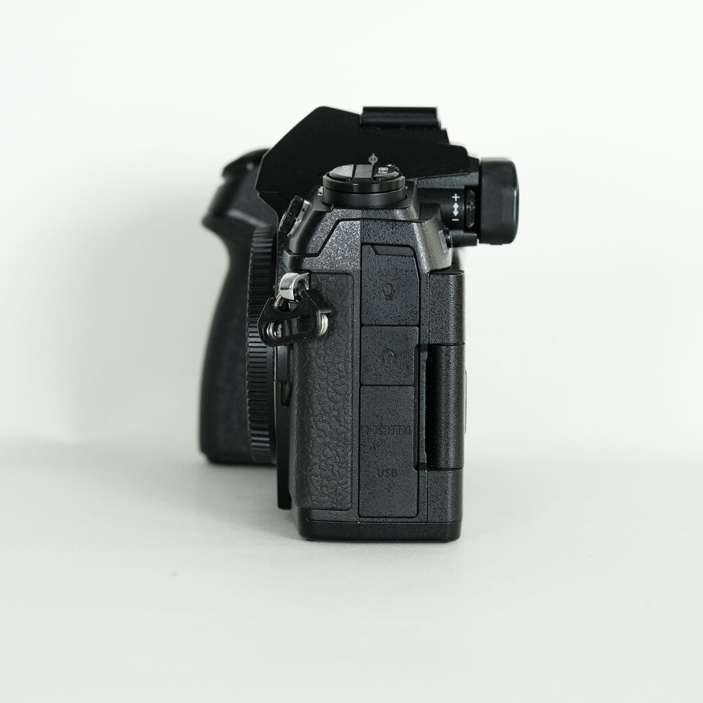 OLYMPUS OM-D E-M1 Mark II