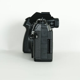 OLYMPUS OM-D E-M1 Mark II