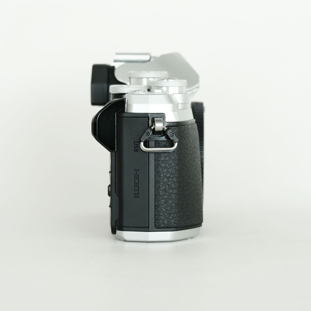 OLYMPUS OM-D E-M10 Mark III