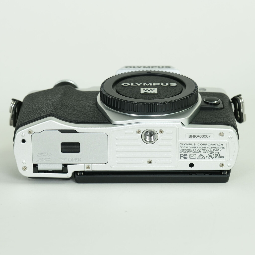 OLYMPUS OM-D E-M10 Mark II