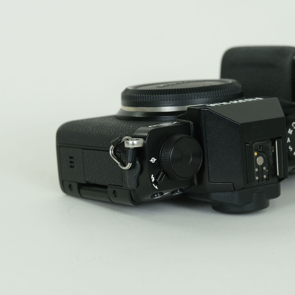 FUJIFILM X-S10