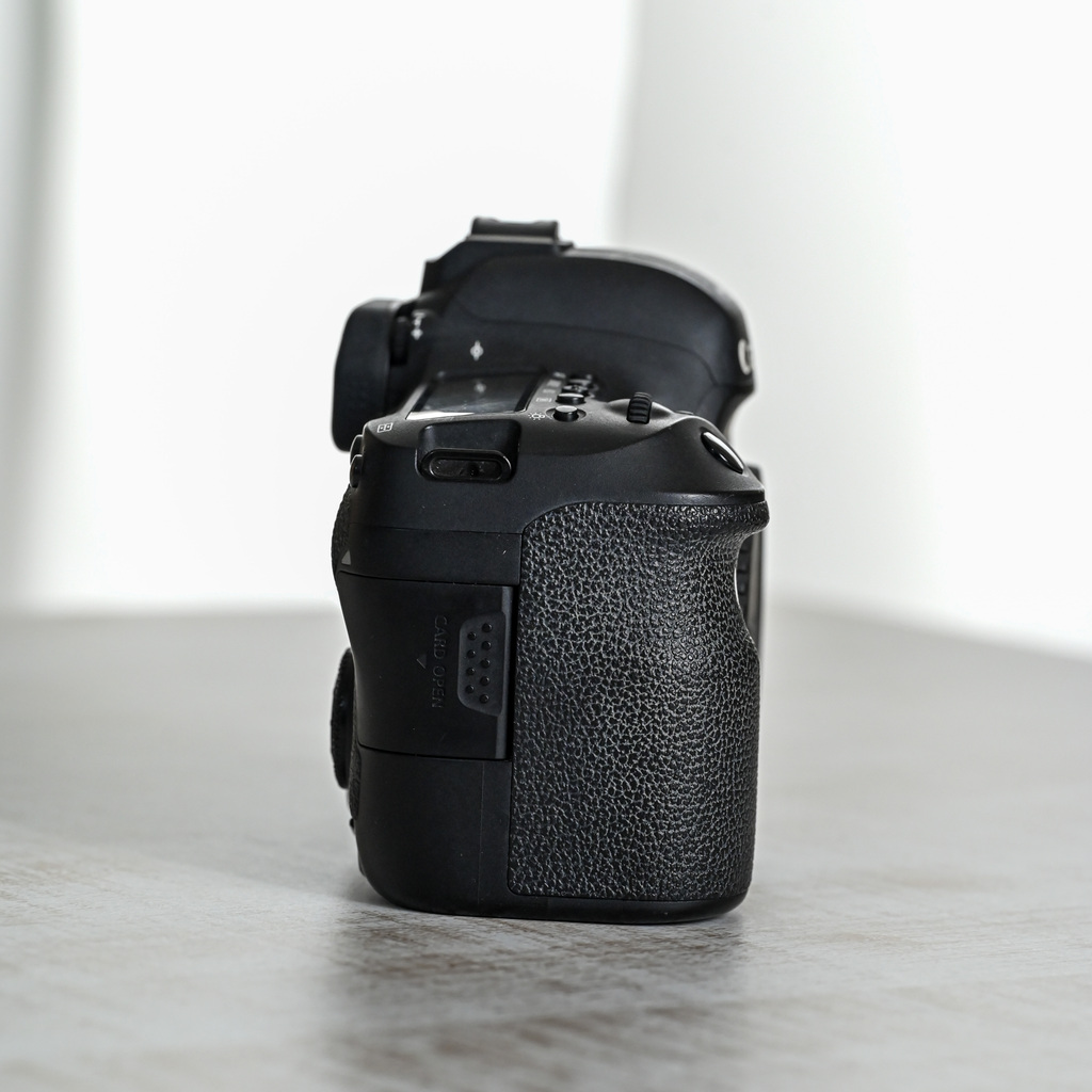 Canon EOS 6D Mark IIの出品 | ONE SCENE（ワンシーン）