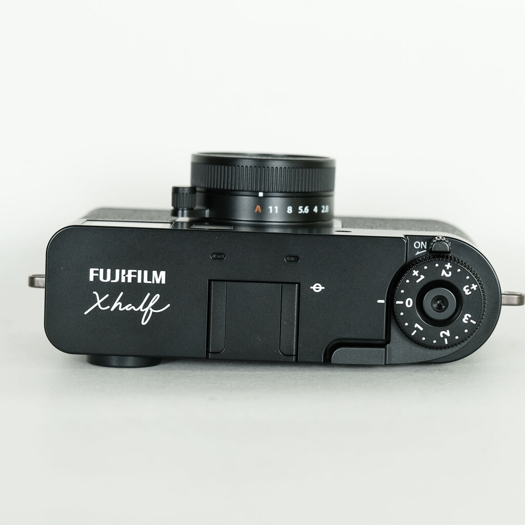 FUJIFILM X half X-HF1