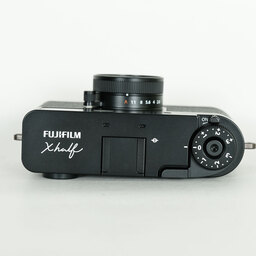FUJIFILM X half X-HF1