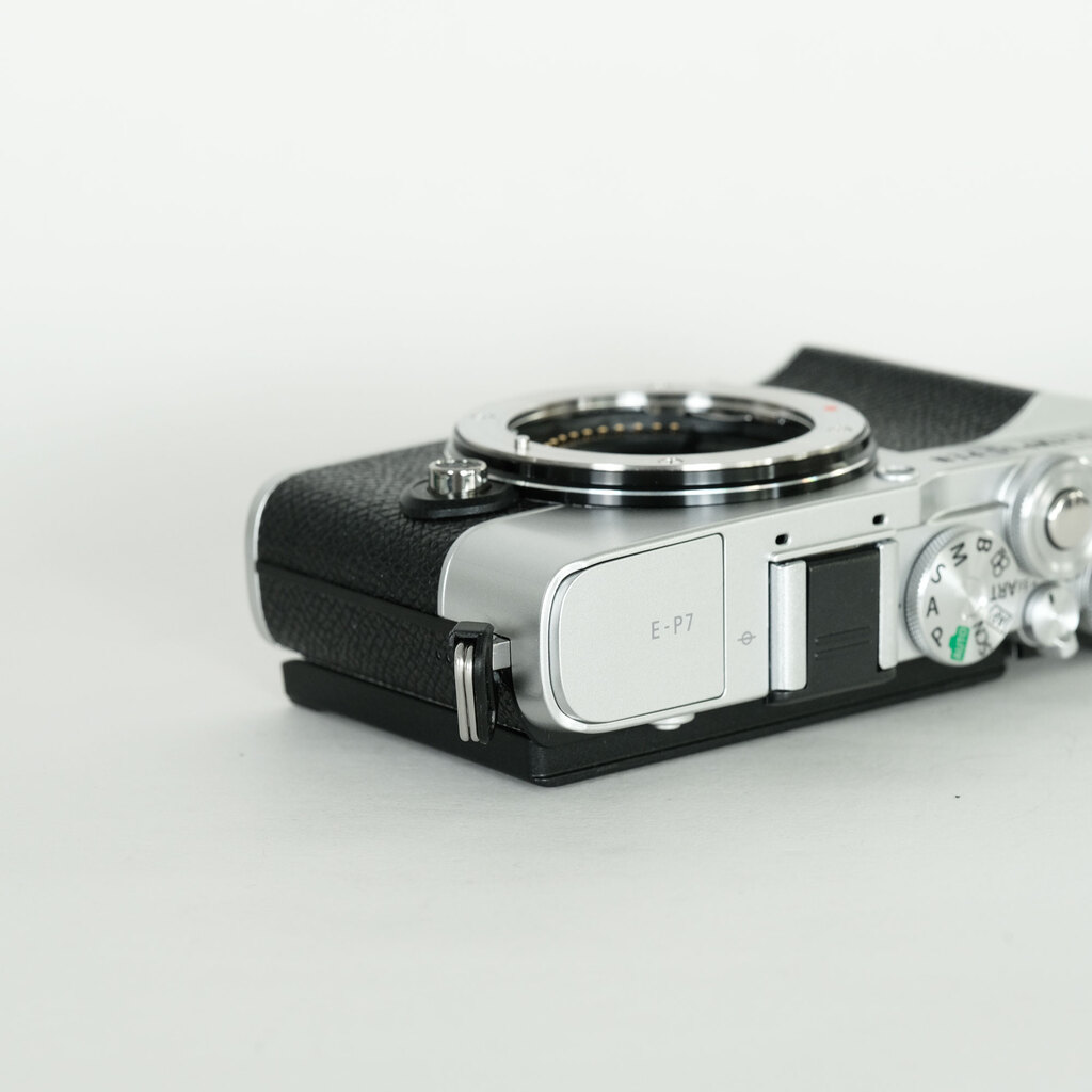 OLYMPUS PEN E-P7