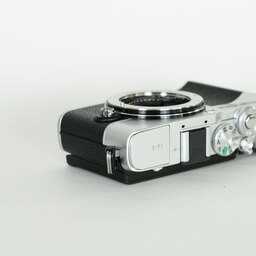 OLYMPUS PEN E-P7