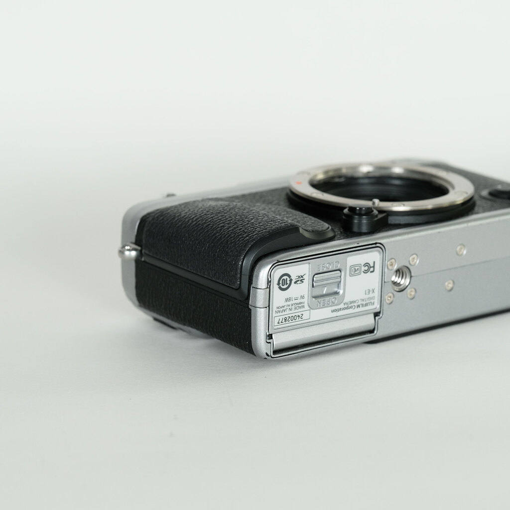 FUJIFILM X-E1 シルバー