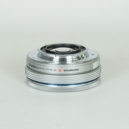 OLYMPUS M.ZUIKO DIGITAL ED 14-42mm F3.5-5.6 EZ シルバー OLYMPUS M.ZUIKO DIGITAL ED 14-42mm F3.5-5.6 EZ シルバー