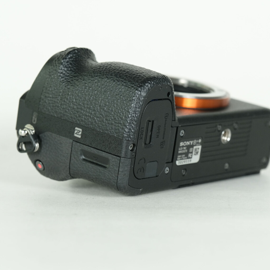 SONY α7 II（ILCE-7M2）の出品 | ONE SCENE（ワンシーン）