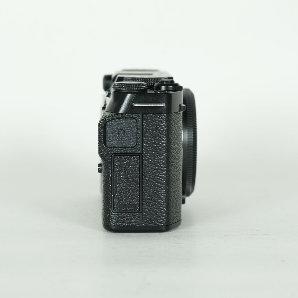 FUJIFILM X-M5