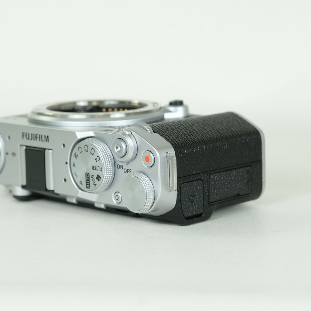 FUJIFILM X-M5