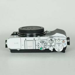 OLYMPUS PEN E-P7