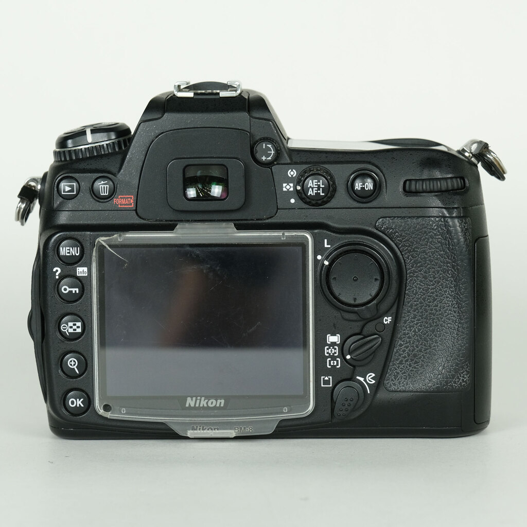 Nikon D300 �{�f�B