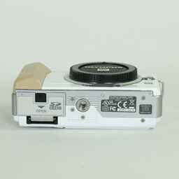 OLYMPUS PEN Lite E-PL1 ボディ ホワイト OLYMPUS PEN Lite E-PL1 ボディ ホワイト