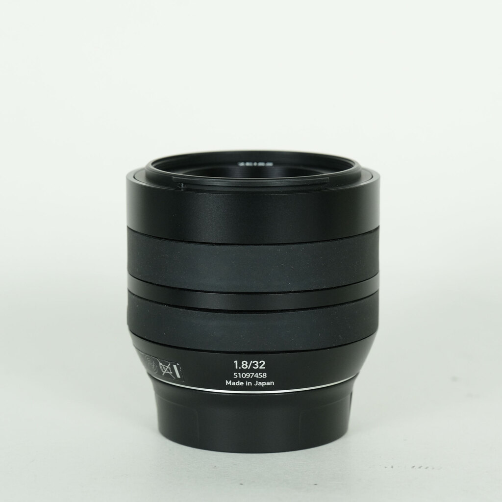 Carl Zeiss Touit 1.8/32 [フジフイルムX用]の出品 | ONE SCENE（ワン