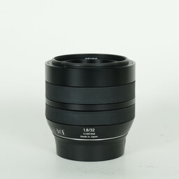 Carl Zeiss Touit 1.8/32 [フジフイルムX用]
