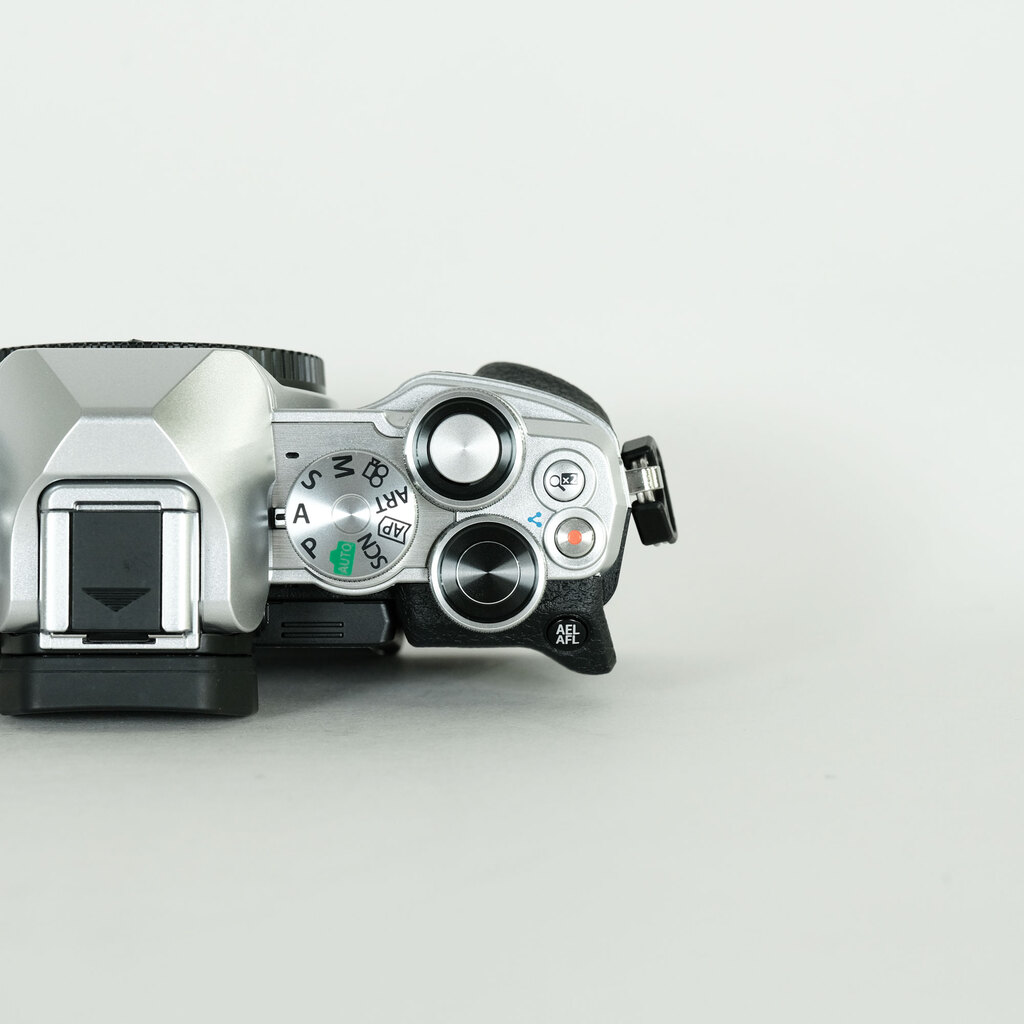 OLYMPUS OM-D E-M10 Mark IV