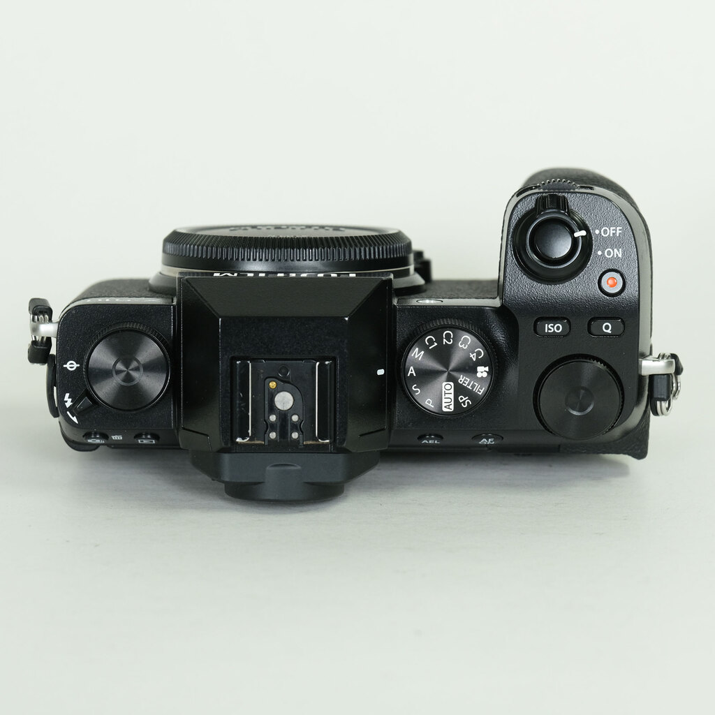 FUJIFILM X-S10