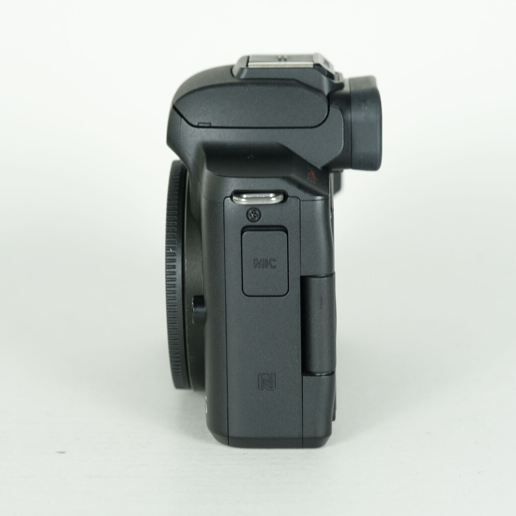 Canon EOS Kiss M [�{�f�B �u���b�N]