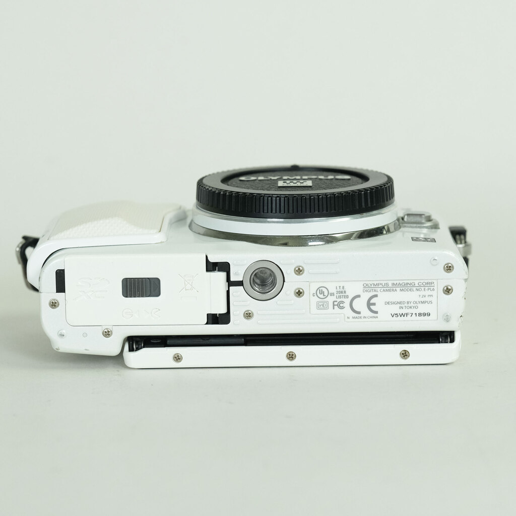 OLYMPUS PEN Lite E-PL6 ボディ ホワイト