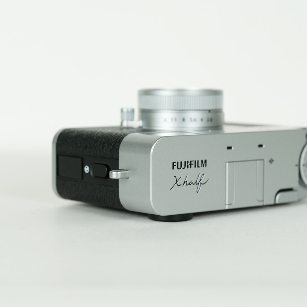 FUJIFILM X half X-HF1