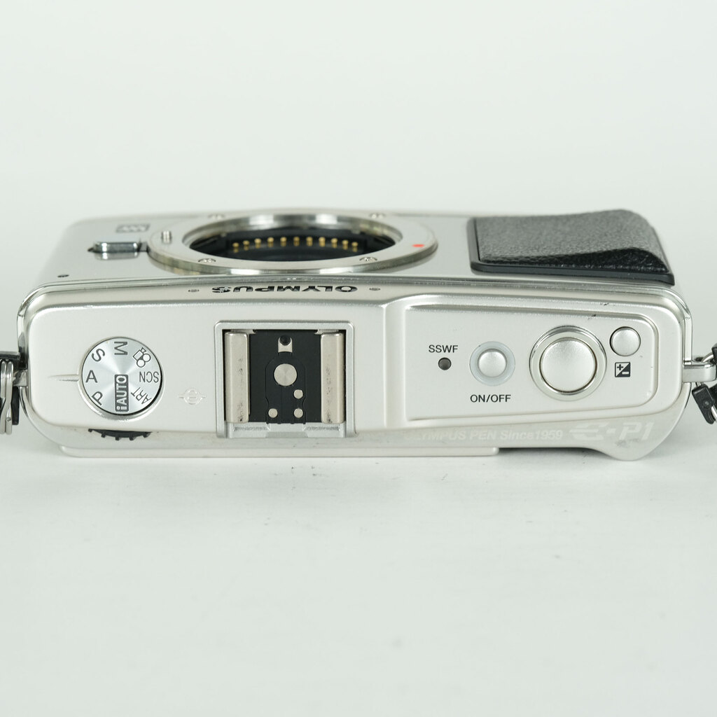 OLYMPUS PEN E-P1 ボディ シルバーの出品 | ONE SCENE（ワンシーン）