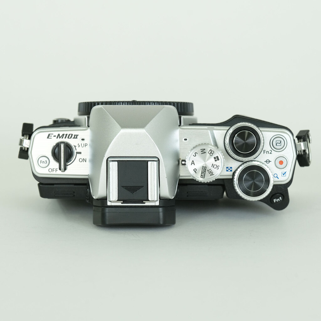 OLYMPUS OM-D E-M10 Mark II