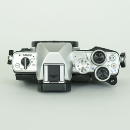 OLYMPUS OM-D E-M10 Mark II