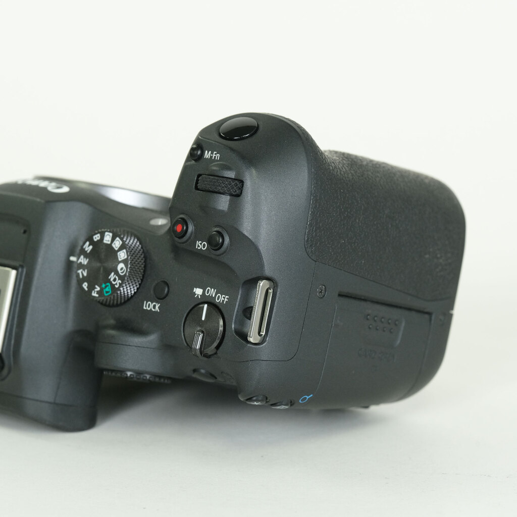 Canon EOS R7 Canon EOS R7