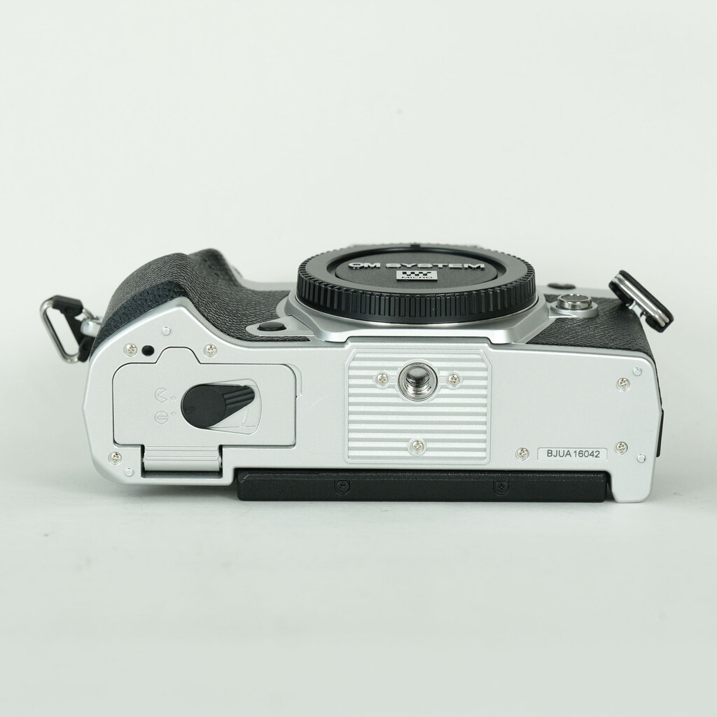 OM SYSTEM OM-5 Mark II ボディ シルバー OM SYSTEM OM-5 Mark II ボディ シルバーの出品 | ONE SCENE（ワンシーン）