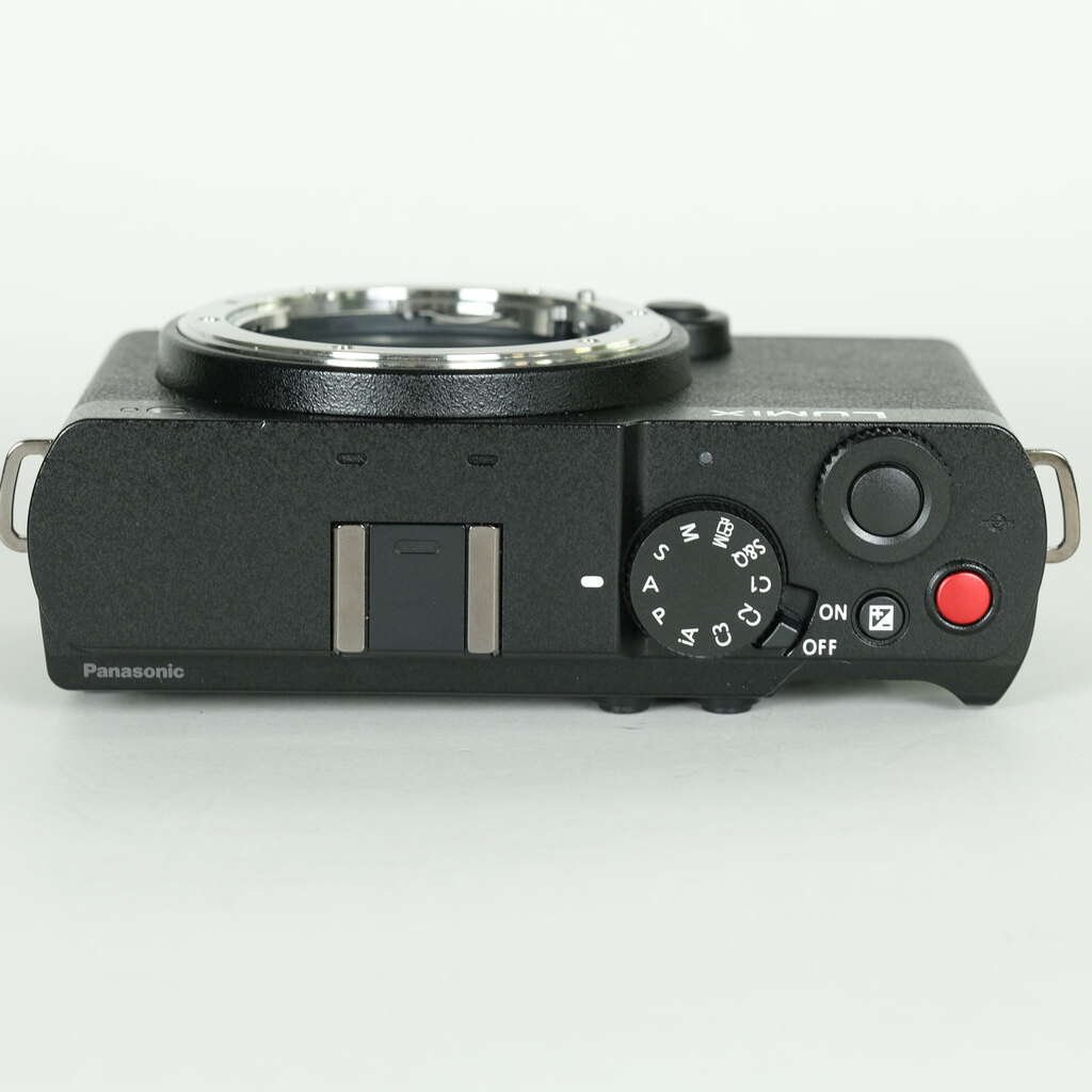 Panasonic LUMIX DC-S9 Panasonic LUMIX DC-S9