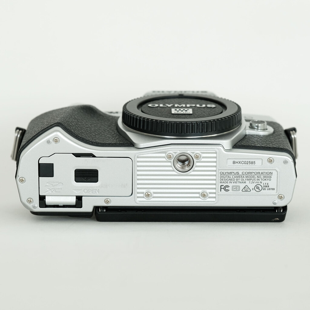 OLYMPUS OM-D E-M10 Mark III