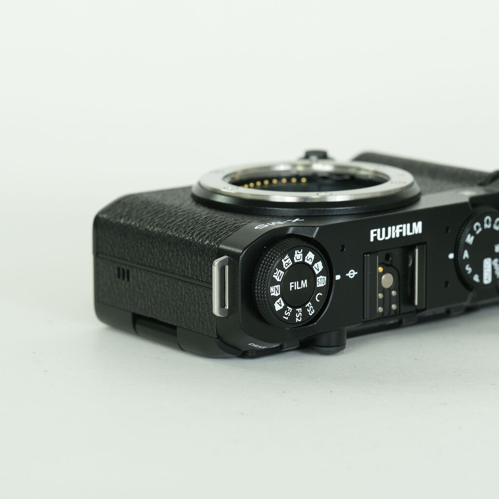 FUJIFILM X-M5