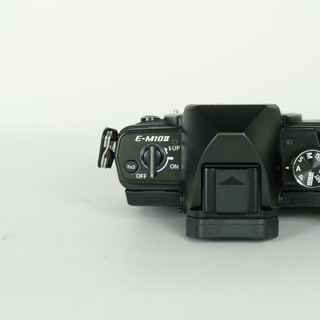 OLYMPUS OM-D E-M10 Mark II
