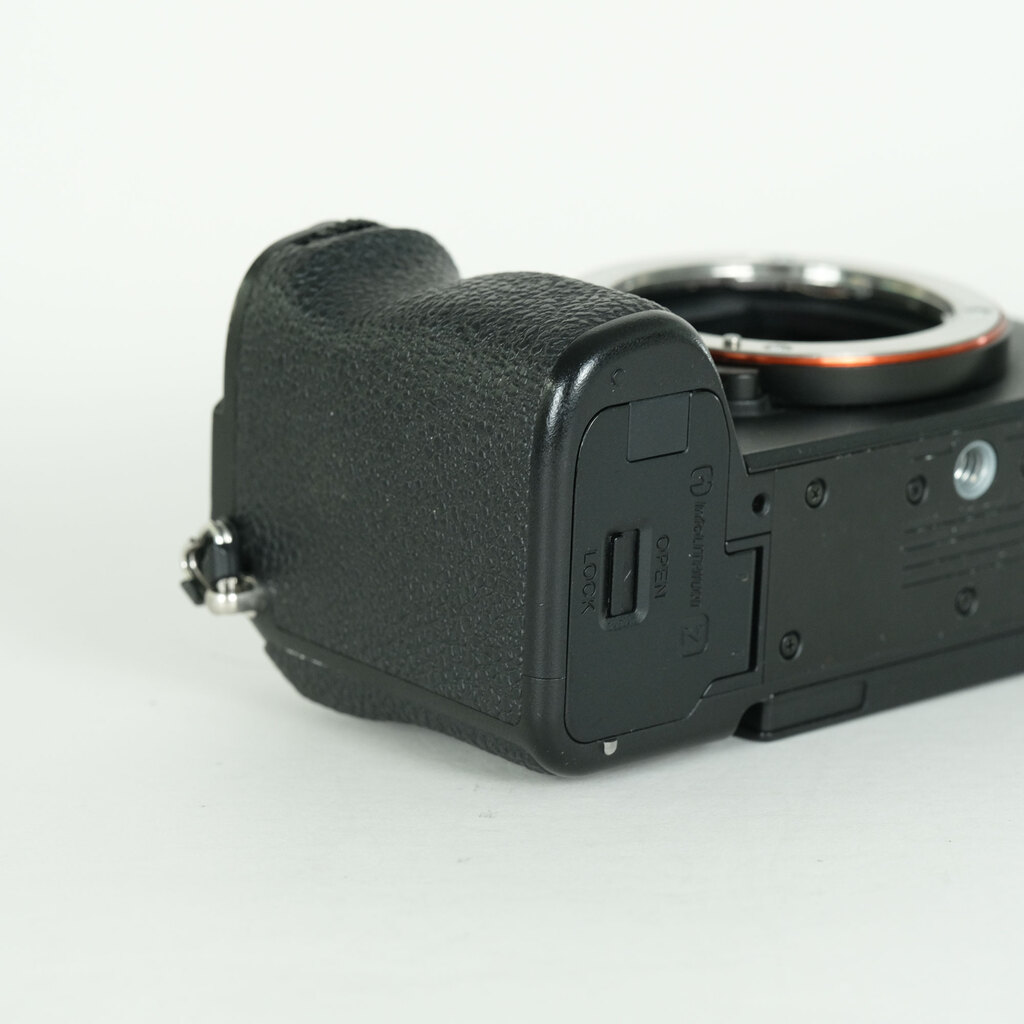 SONY α7C II（ILCE-7CM2）の出品 | ONE SCENE（ワンシーン）