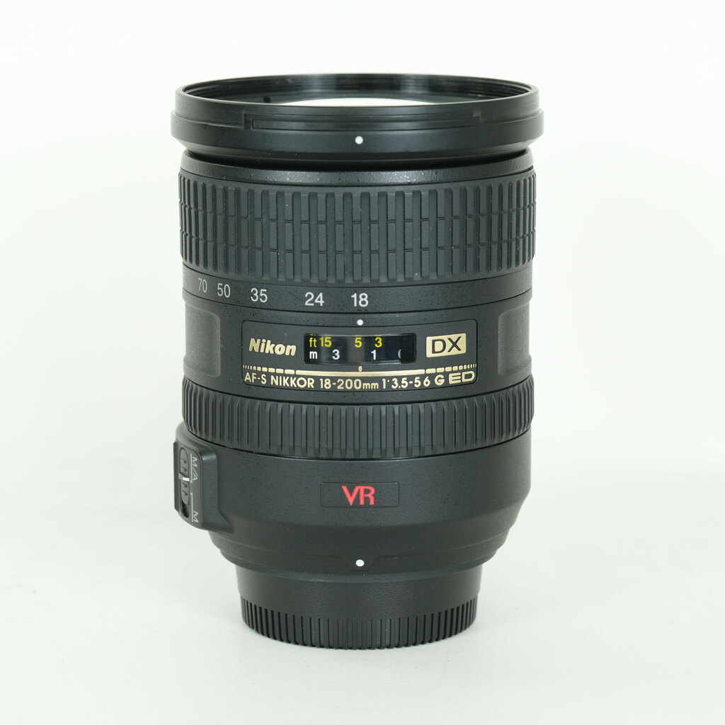Nikon AF-S DX VR Zoom-Nikkor 18-200mm F3.5-5.6G IF-ED Nikon AF-S DX VR Zoom-Nikkor 18-200mm F3.5-5.6G IF-ED