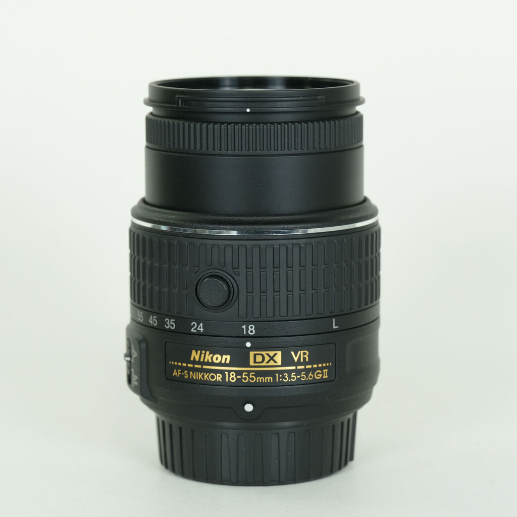 Nikon AF-S DX NIKKOR 18-55mm f3.5-5.6G VR II Nikon AF-S DX NIKKOR 18-55mm f3.5-5.6G VR II