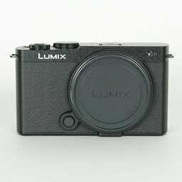 Panasonic LUMIX DC-S9