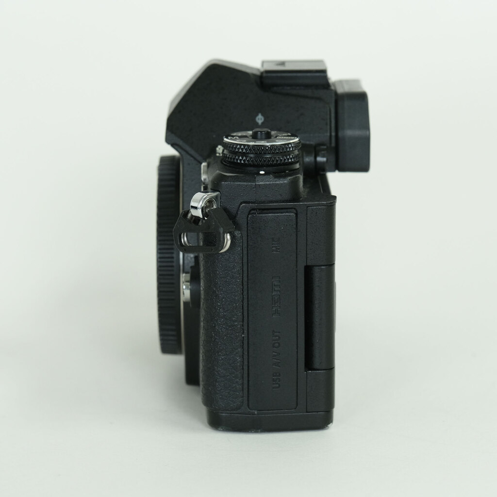OLYMPUS OM-D E-M5 Mark II